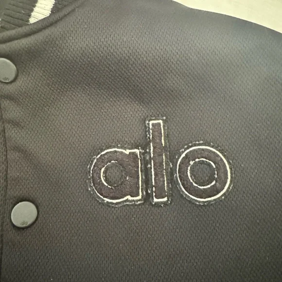 Cropped G.O.A.T Jacket size XS - Picture 4 of 6